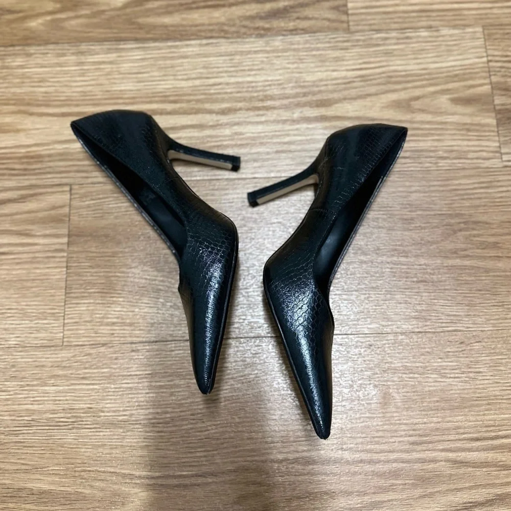 Zara black pointed toe shoes